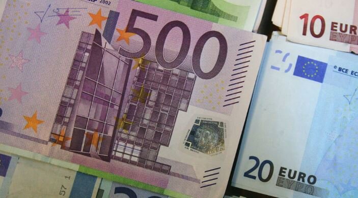 Купюра 500 евро пока в обороте