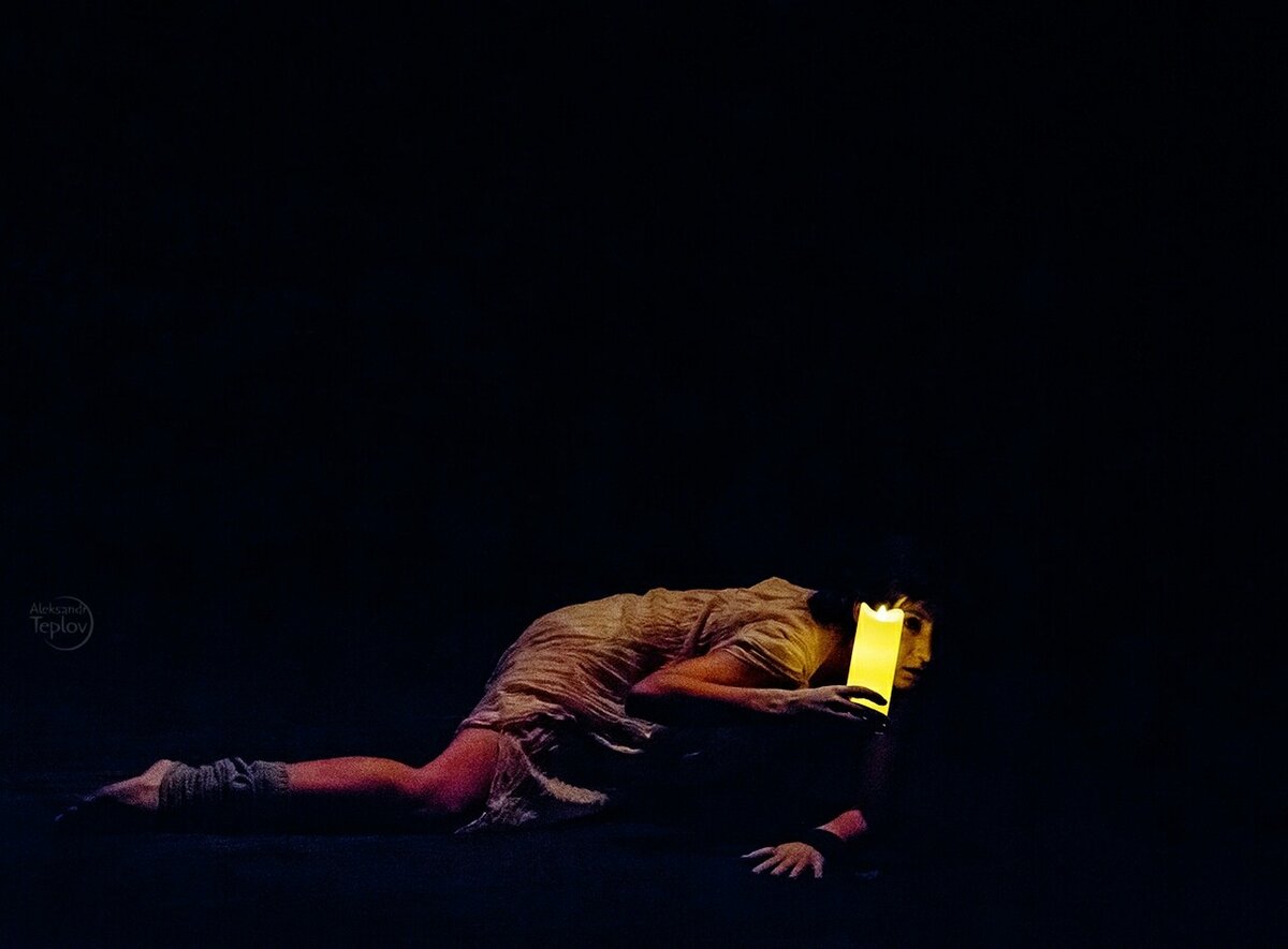 Мотив безумного джина. Ли джин ук дорамы. Словно мотив от безумного джина. Я твой герой ты моя героиня текст. Фигурка джин грей марвел.