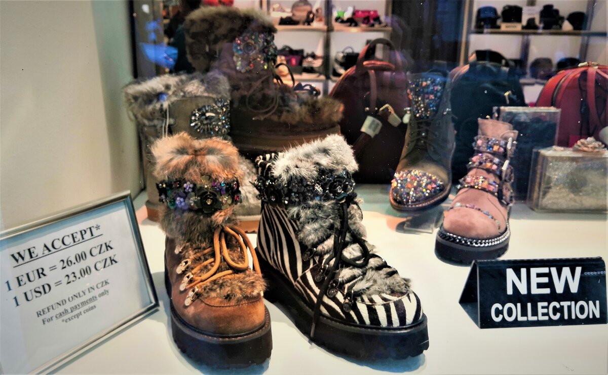 В Чешских магазинах можно купить обувь на любой вкус... и на полное отсутствие такового :)