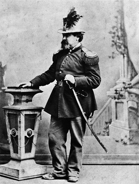 Нортон I в полном императорском облачении