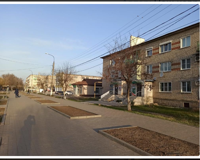 Фото взято из местной газеты. Так наш городок соблюдает режим самоизоляции.