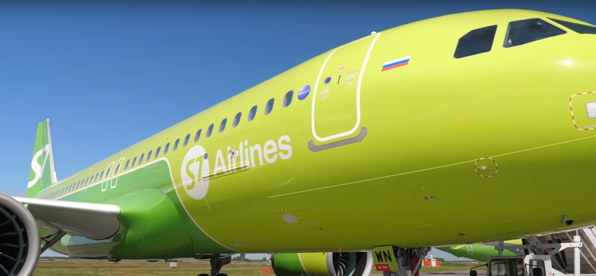 Самолет авиакомпании S7