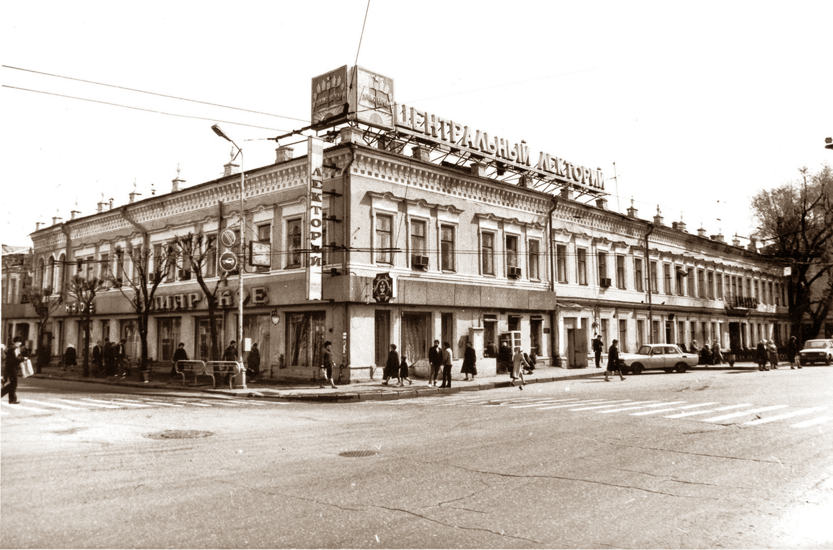 Кафе "Самарское" было популярным заведением общепита на ул. Куйбышева