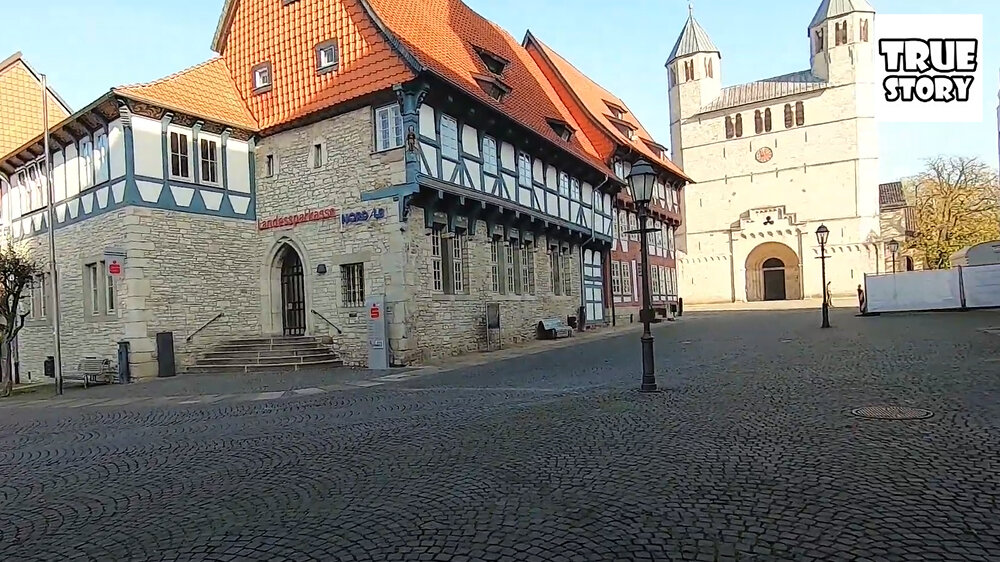 В немецкой деревне все улицы были вымощены камнем, либо заасфальтированы