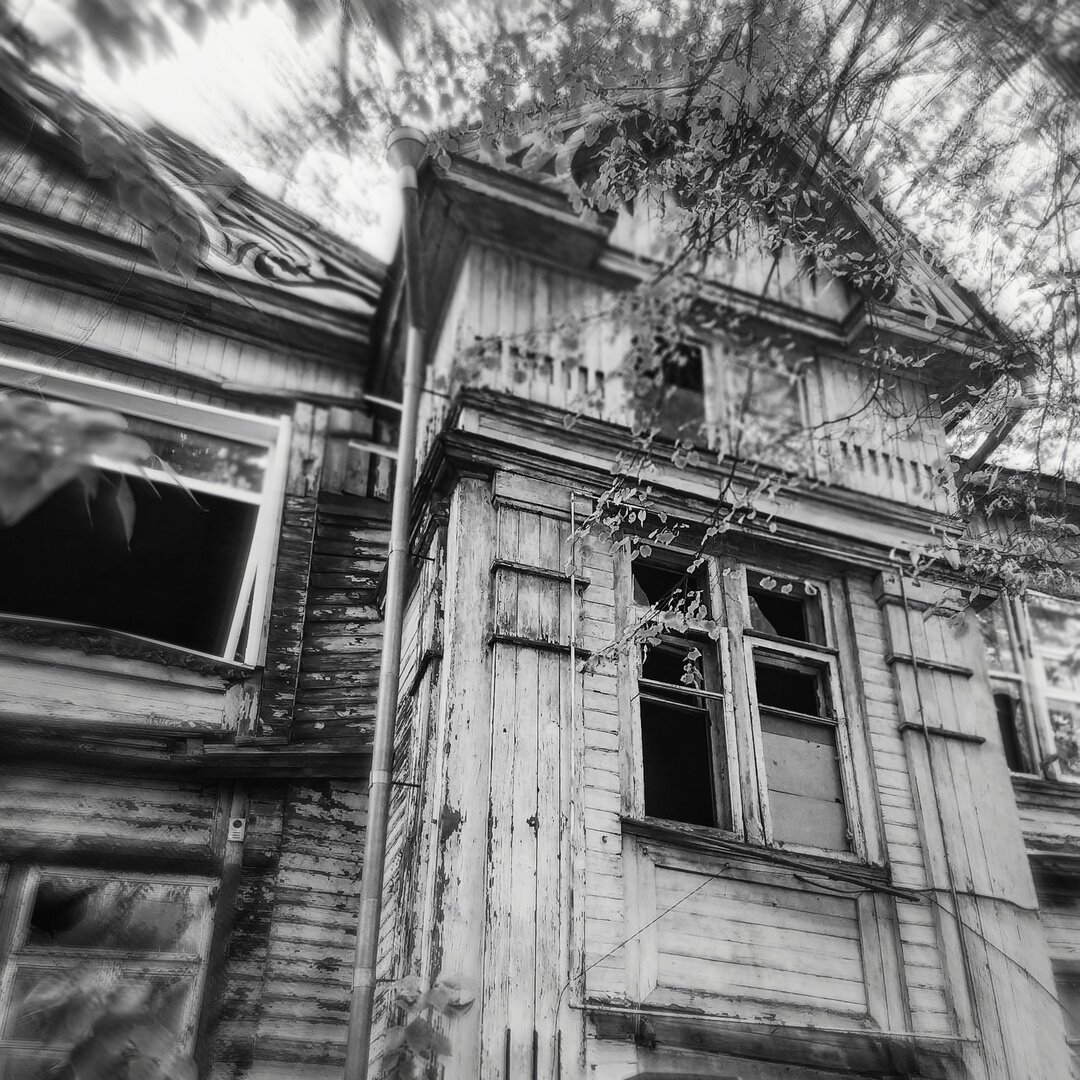 Ленина, 63 / Комсомольский переулок, 1