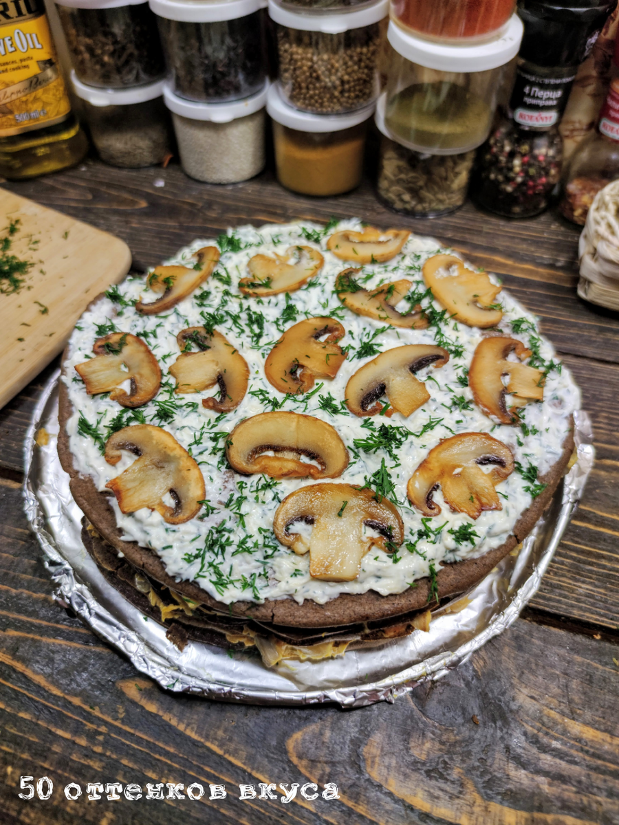 Салат с маринованными шампиньонами и сметанной заправкой