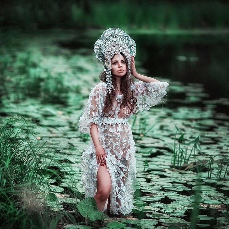 Русская красавица в лесу фото