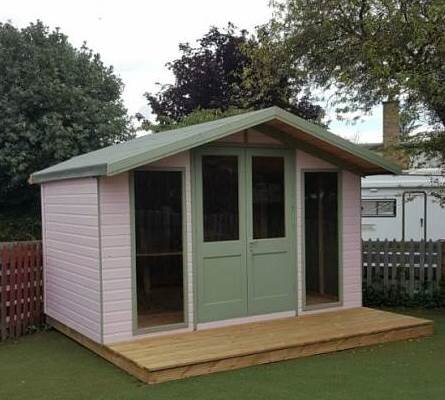 Летний домик из пластика