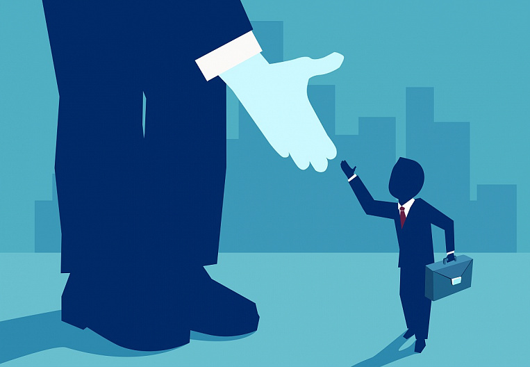 Большие трудности испытывает малый и средний бизнес, поэтому помощь ему направлена в первую очередь