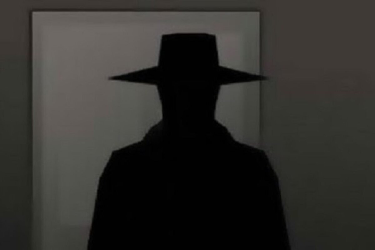 Мужчина в черном во сне. «Человек в черной шляпе» Джона Беттса. Астрал человек в шляпе тень. Человек в чёрном плаще и шляпе. В тени человека.