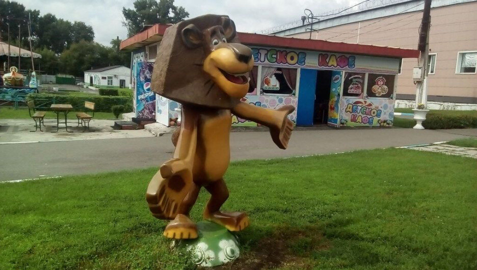 Лев Алекс в барнаульском парке "Централльный"