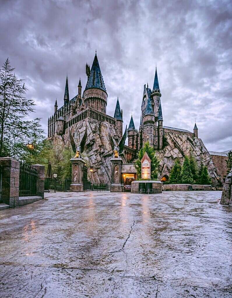 Harry potter castling. Гарри Поттер. Хогвартс. Хогвартс в Орландо. Гарри Поттер школа Хогвартс. Хогвартс Хогсмид Гарри Поттер.