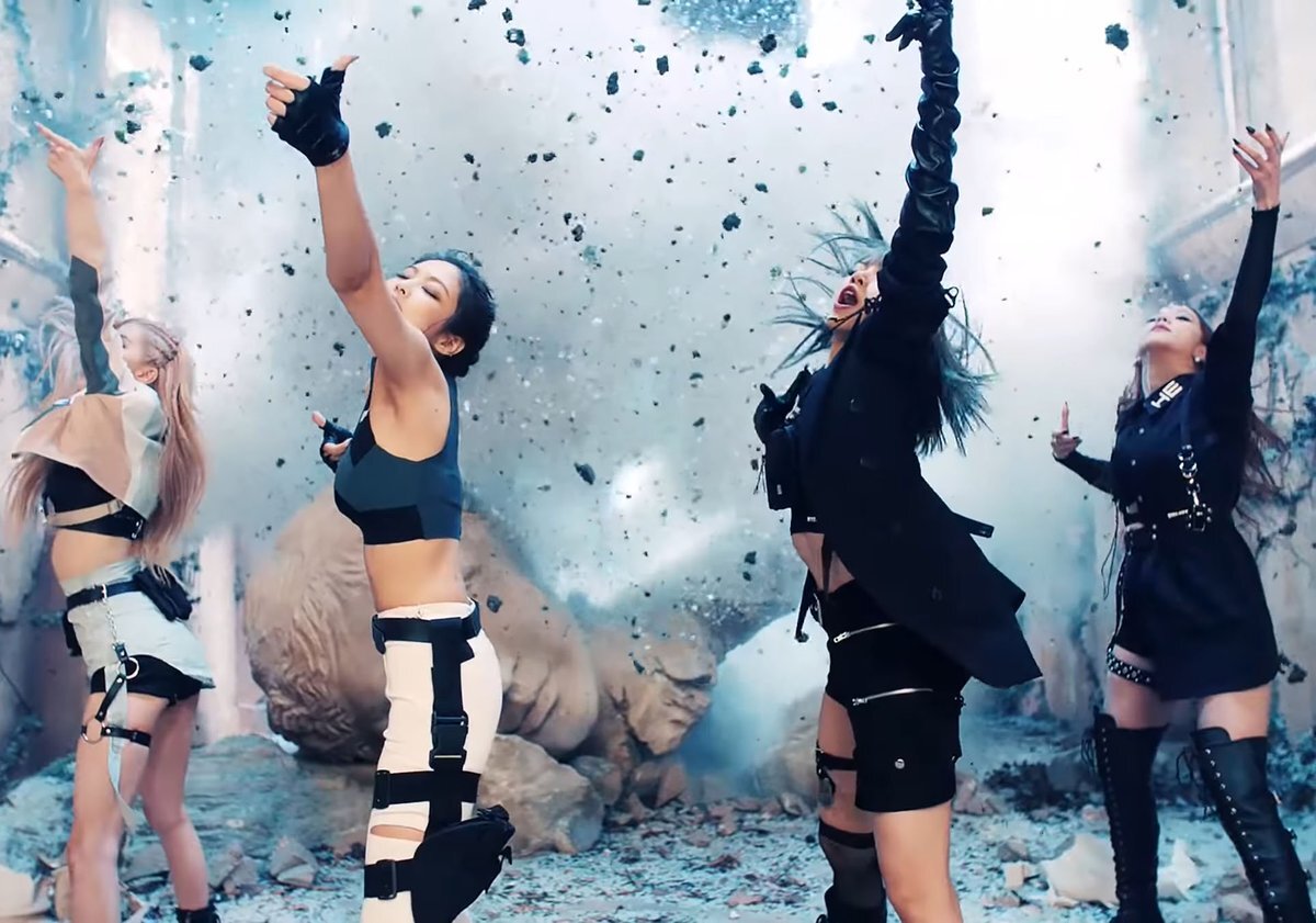Включи песню танцующий. Блэк Пинк Kill. Группа BLACKPINK Kill this Love. Блэк Пинк кил виз лав. Блэк Пинк килл ЗИС