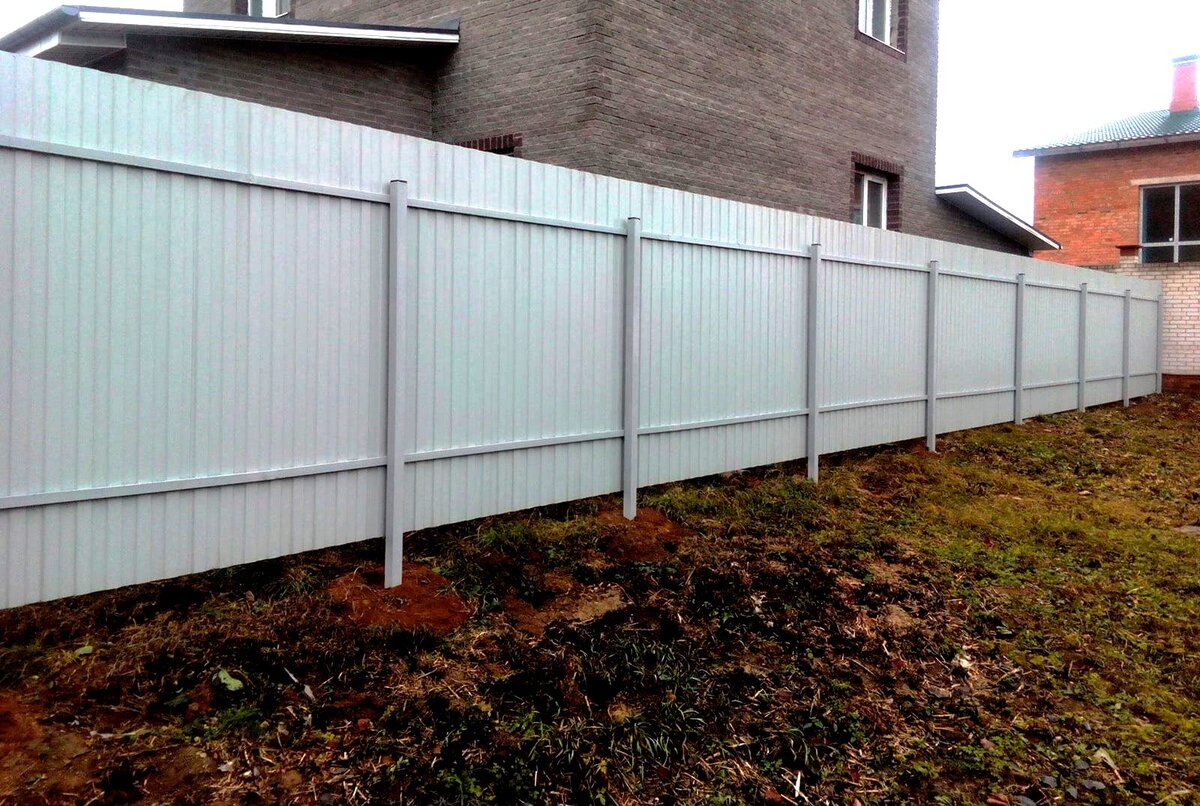 Забор из профнастила какой стороной сделать внутри