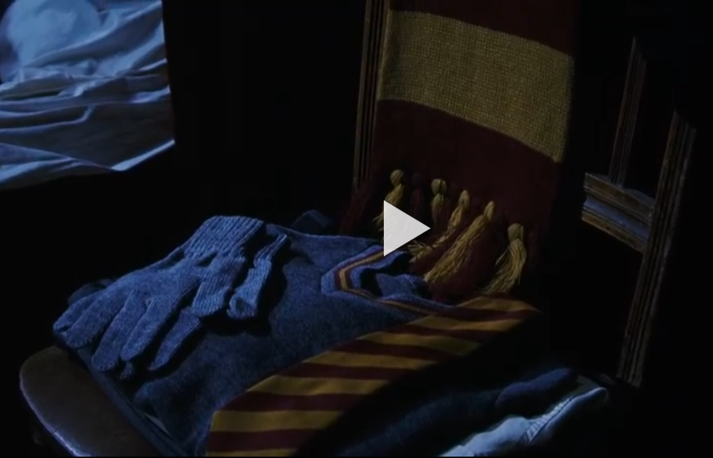 Стартовый факультетский набор каждому поступившему в Гриффиндор, включая перчатки :)  Листайте