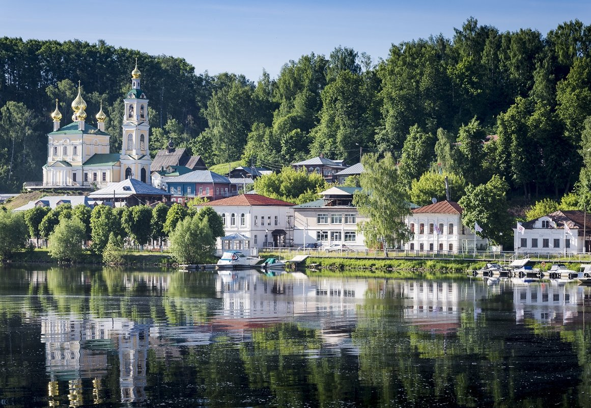В плес на машине
