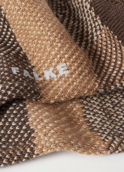 На этом фото можно разглядеть узор жаккарда.