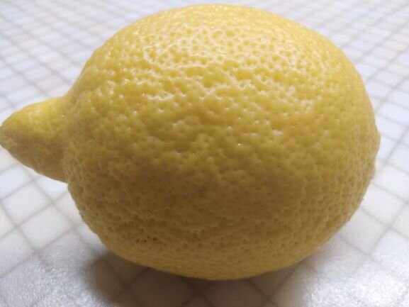 Очищенный лимон.