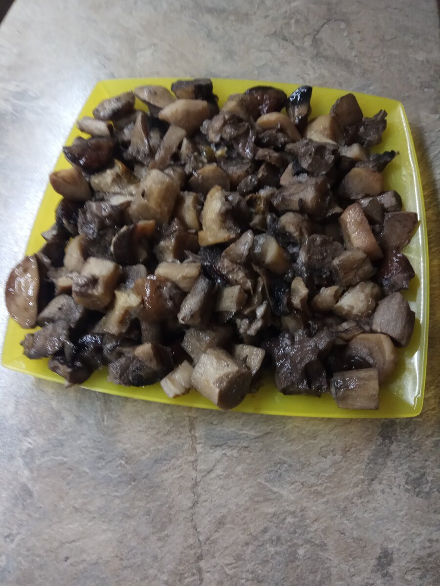 размораживаем грибы.