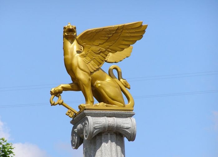 Грифон - символ города-героя Керчь.