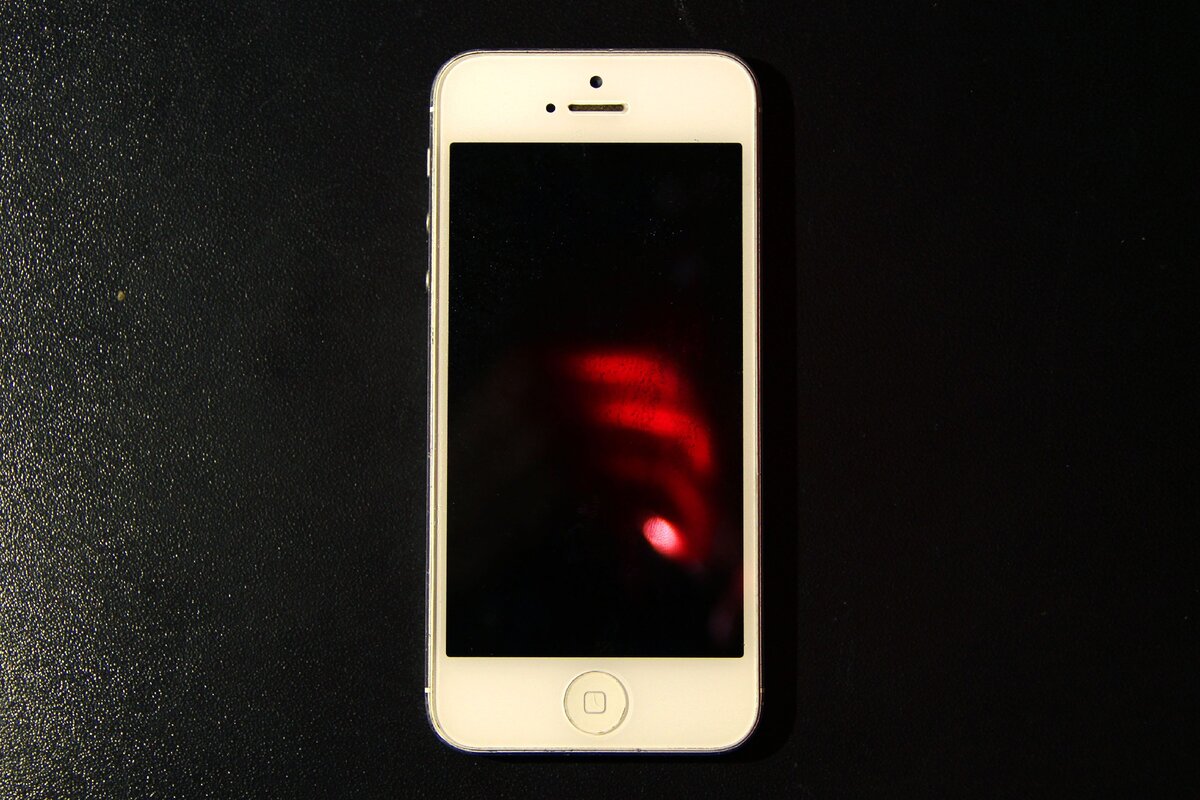 Старенький IPhone 5 от Apple