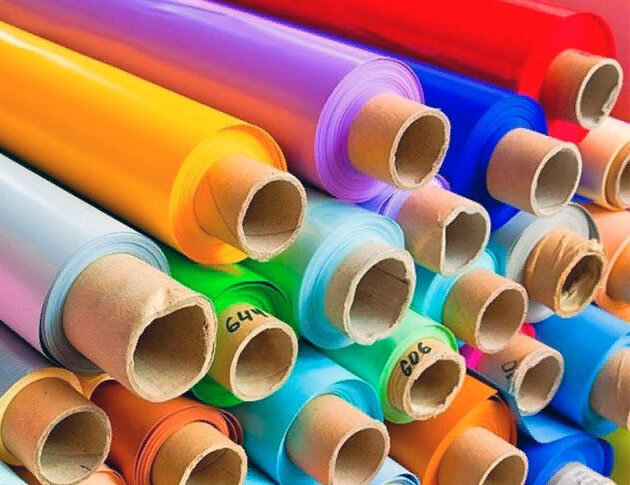 Рулоны ПВХ пленки для устройства натяжного потолка.