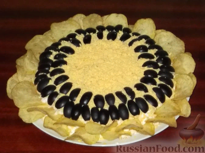 Если вы ищете оригинальные и несложные в приготовлении салаты на день рождения, «Подсолнух» - это то, что нужно! Рецепт салата «Подсолнух» очень прост, а вкус и оформление салата порадует вас и ваших гостей.