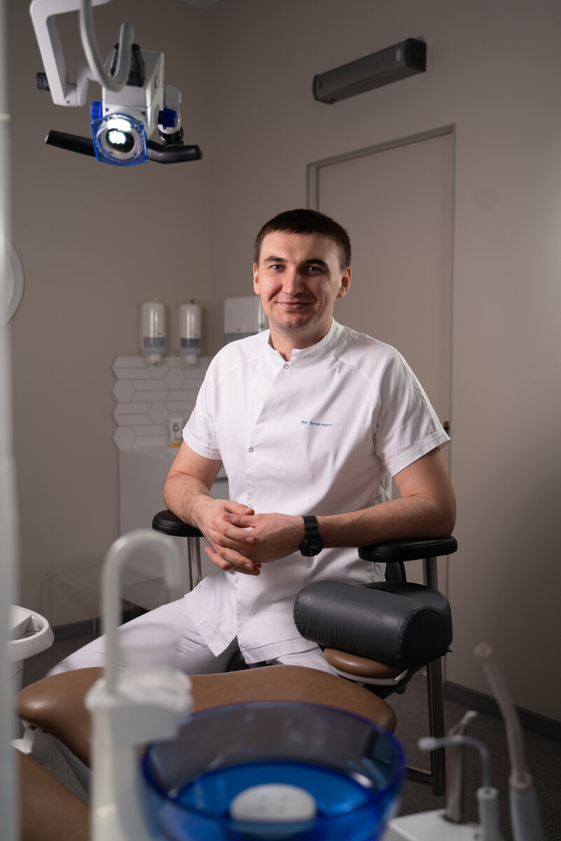 Максим Леонидович, хирург-имплантолог "Белой радуги", установил 1000 имплантов