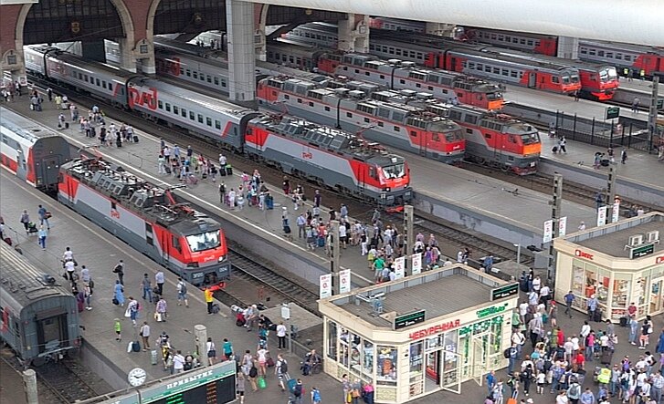 Казанский вокзал принимает электрички сразу 2 направлений - Казанского и Рязанского