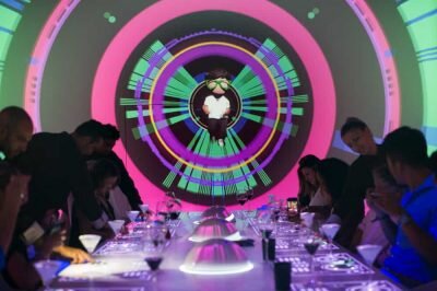 Представление во время завтрака