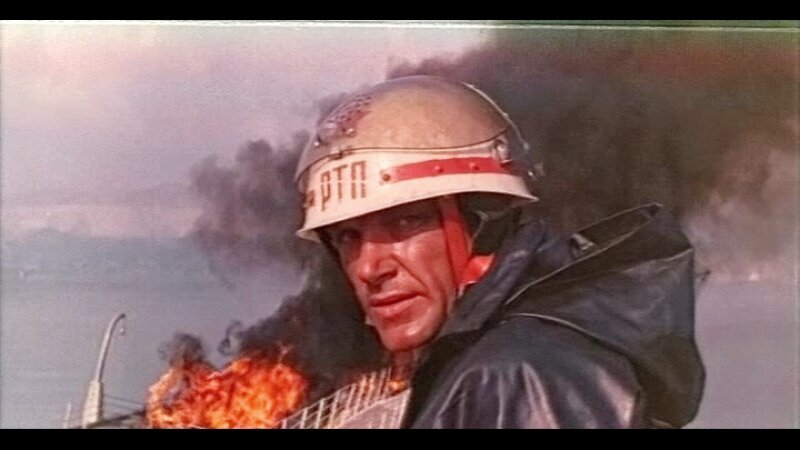 Кадр из фильма "Тревожное воскресенье" взят для иллюстрации из Яндекс Картинки.