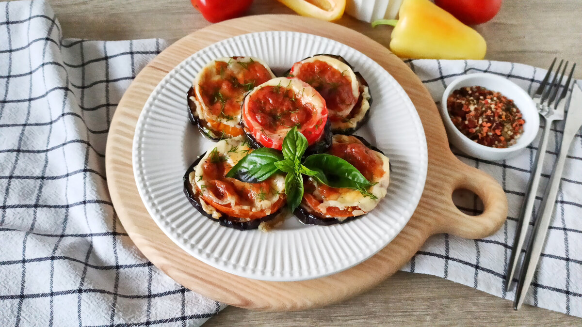 Баклажаны, запеченные с сыром, оливками и грецкими орехами. Рецепт с фото