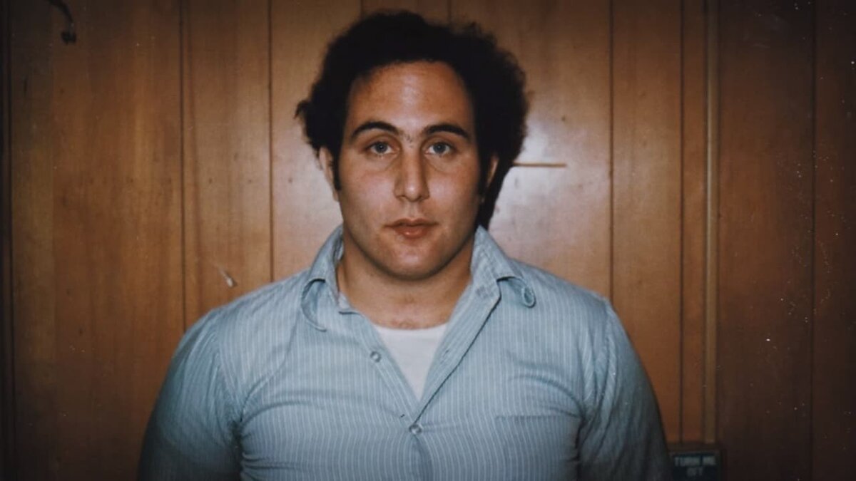 Дэвид Берковиц. Кадр из сериала "Сыновья Сэма. Падение во тьму", 2021 г.