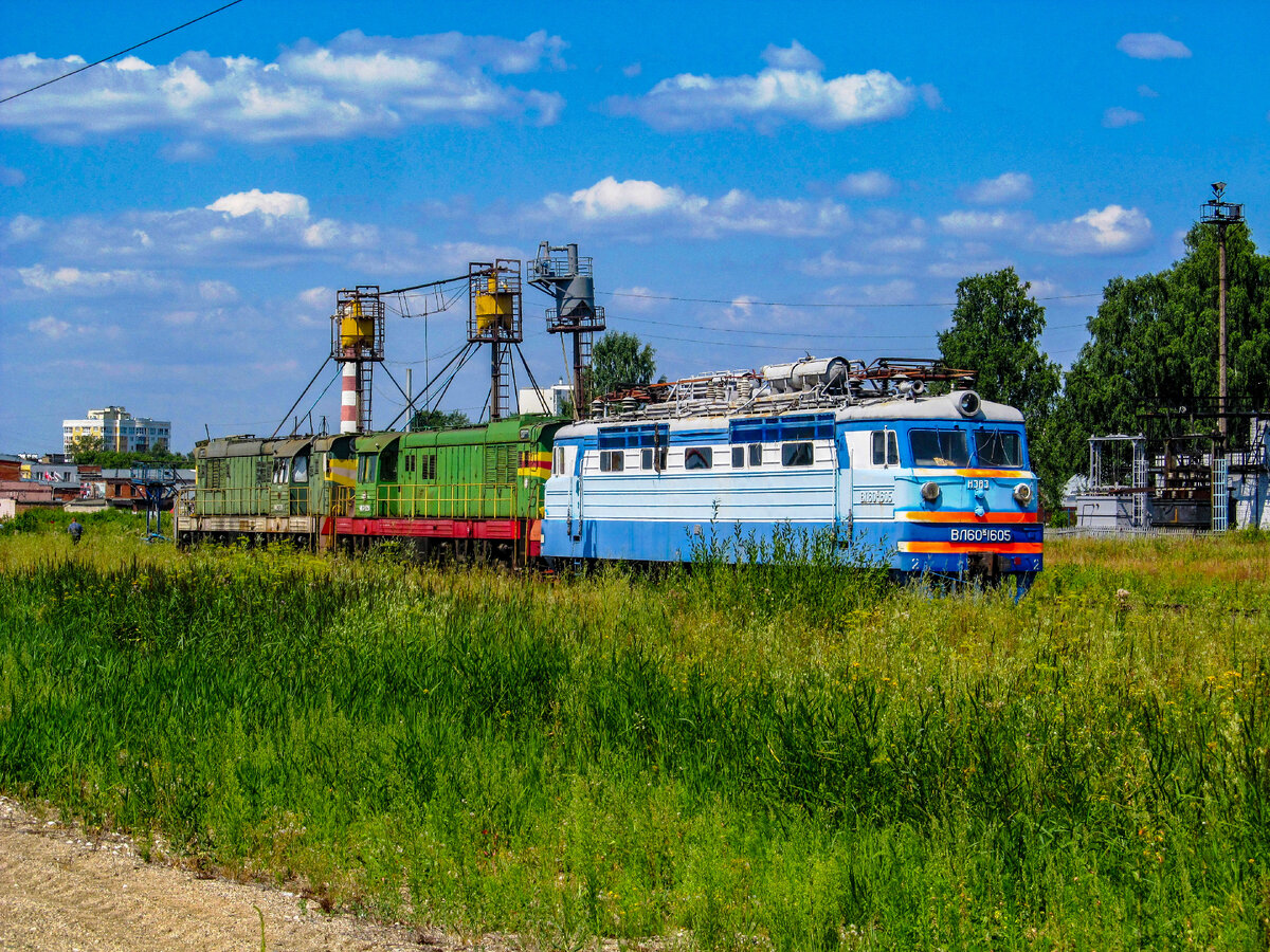 ВЛ60К-1605 (ТЧЭ-6 Буй)  с ЧМЭ3-5250/5315 (ТЧЭ-5 Иваново) в депо Иваново.