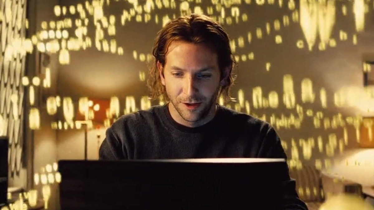 Кадр из к/ф "Области тьмы". Главный герой резко умнел благодаря экспериментальной пилюльке. Правда, побочка была страшной... 