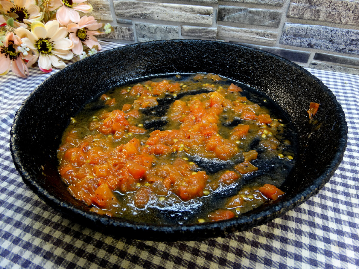 Яичница с помидорами и базиликом | Готовим вкусно дома/ Кулинария/ Рецепты  | Дзен