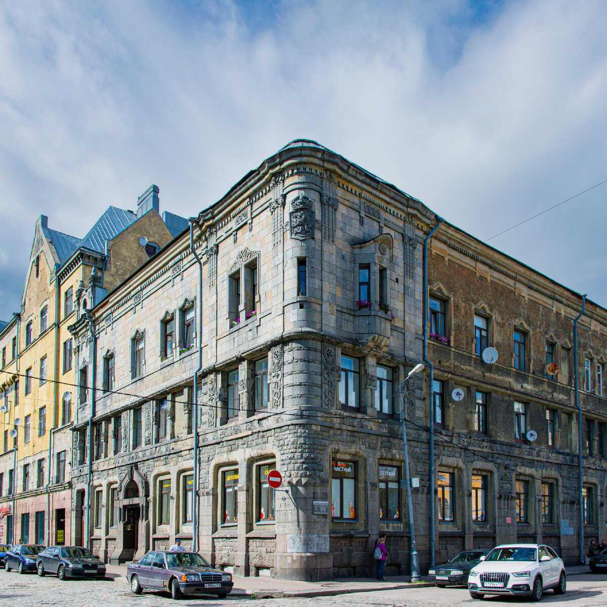 Здание национального банка Финляндии в стиле национального романтизма в Выборге