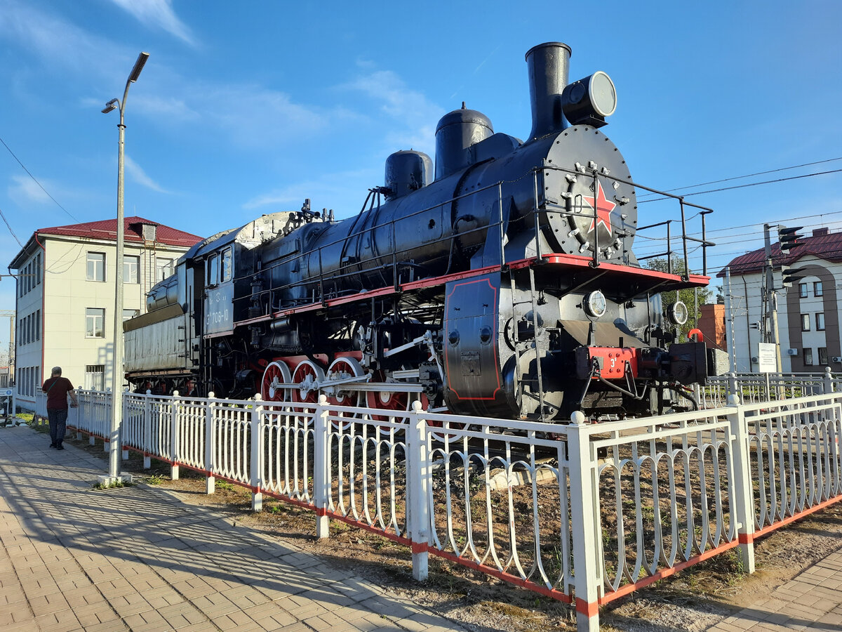 Памятник паровозу Эу в Бологом
