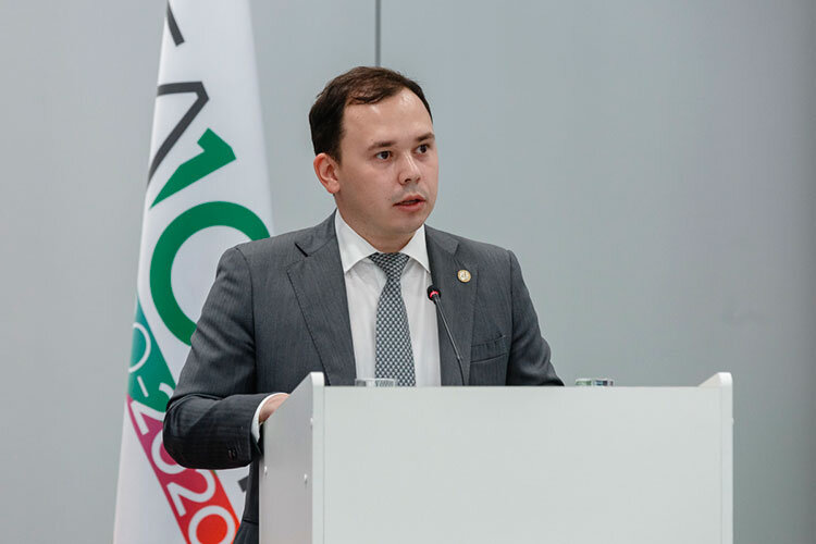 На днях глава ЛНР Леонид Пасечник сообщил, что подписал указ о назначении уроженца Казани Тимура Саматова главой местного минпромторга. До этого назначения Саматов был заместителем министра промышленности и торговли, но не ЛНР, а Татарстана. Фото: «БИЗНЕС Online»