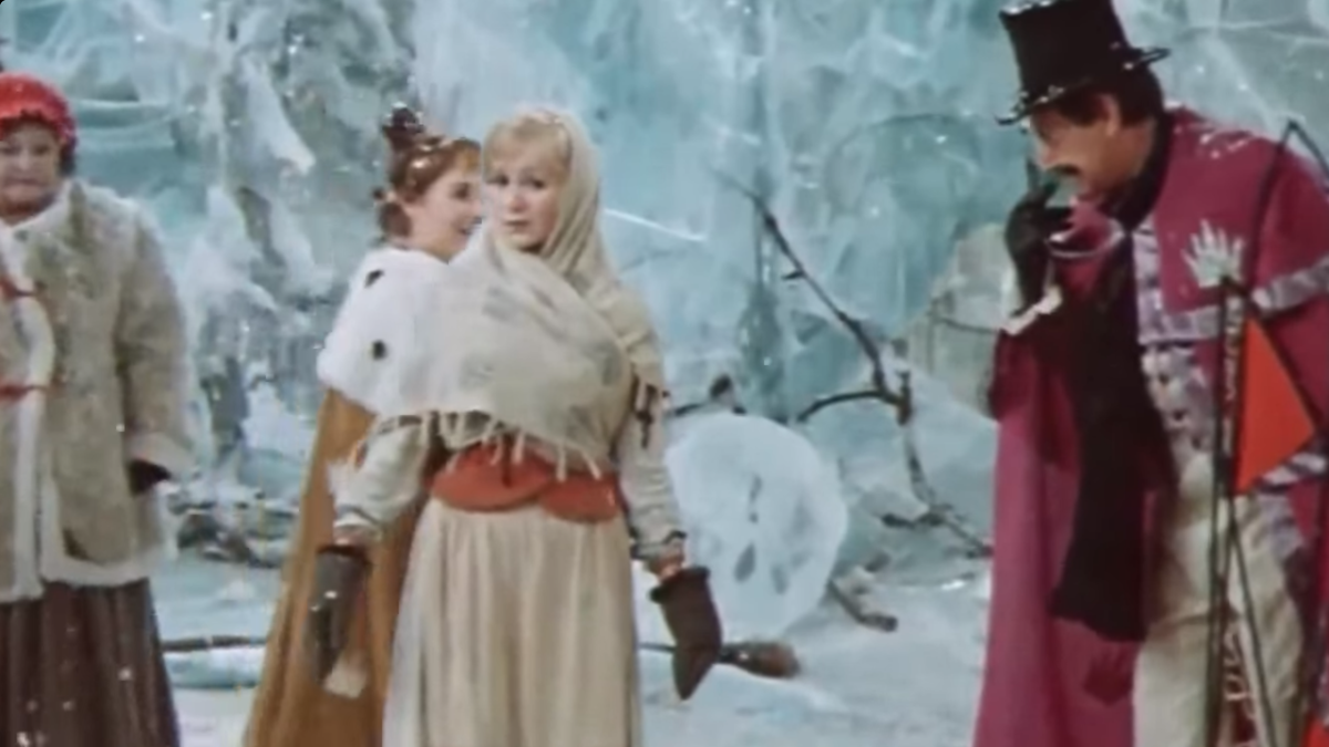 кадр из фильма "Двенадцать месяцев".