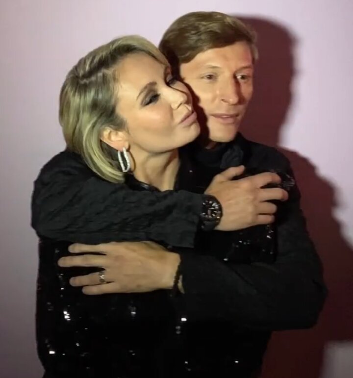     Ляйсан Утяшева и Павел Воля отметили 10-ю годовщину свадьбы Фото: соцсети