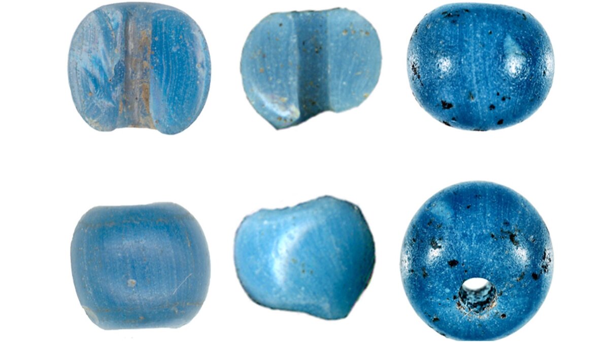 Бусы венецианского стекла, 15 век. Найдены в районе Пуньик-Пойнт на Аляске. © Journal American Antiquity, Michael Kunz and Robin Mills