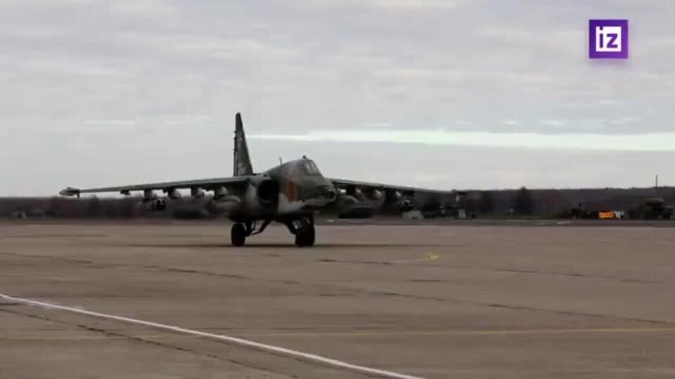    Штурмовики Су-25 уничтожили замаскированные позиции и бронетехнику ВСУ