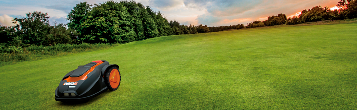 Робот может косить траву даже на склоне 