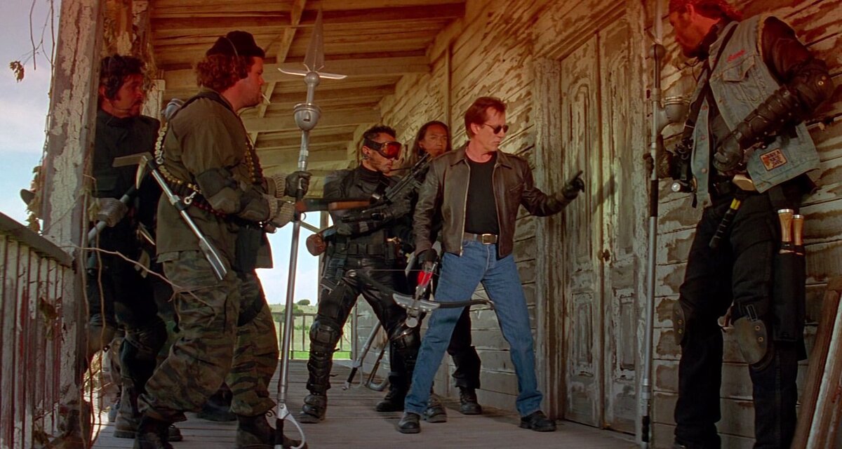 В самом начале «Вампиров» (1998) Джон Карпентер представил зрителю пёструю и яркую команду современных охотников на кровососов