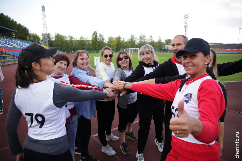    24 августа на стадионе "Металлург" состязались пять сборных, в них вошли дружинники и сотрудники управ, всего 43 человека