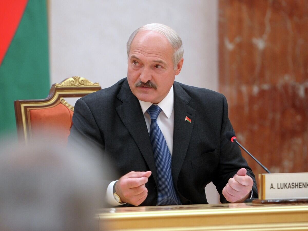\"Что вы, безумцы?\" Лукашенко отказался защищать ЕС от мигрантов | Радио ...