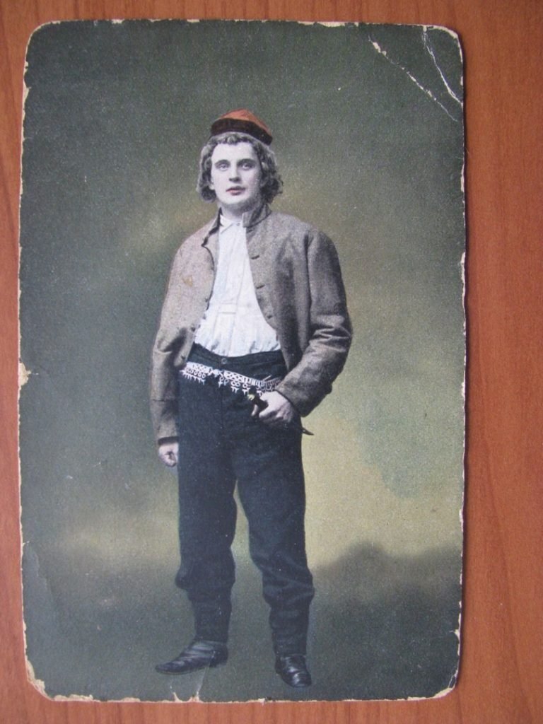 Фин с ножом