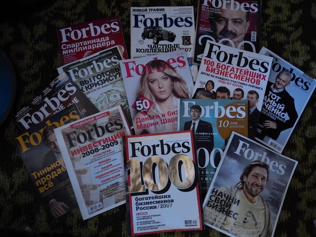 Список форбс медиа. Много журналов форбс. Стопка журналов Forbes. Несколько журналов. Журнал с большим количеством картинок.