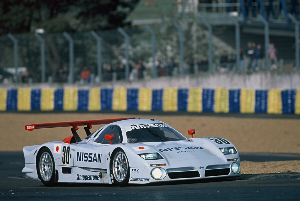 Nissan r390 gt1